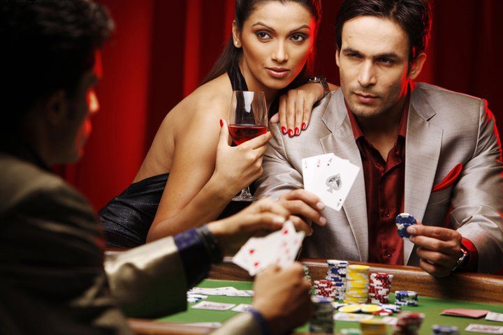 hoye55 mobile app interface showing slot games and live-dealer options